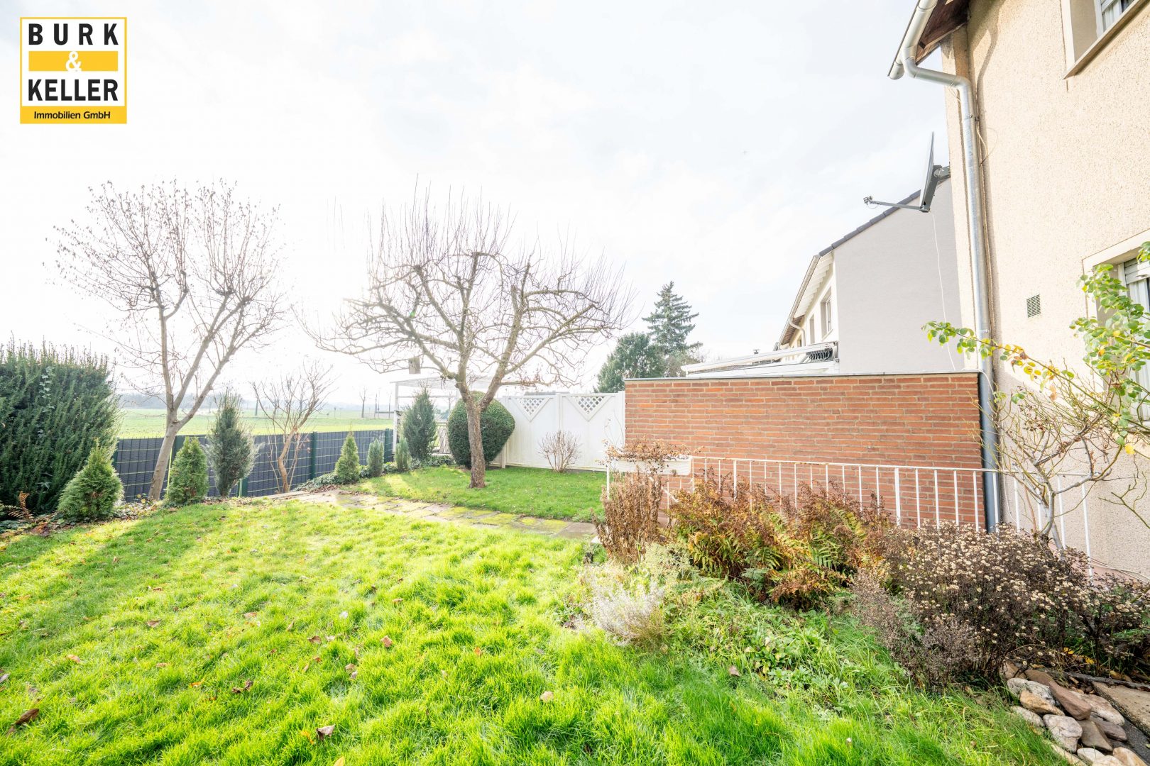 Blick seitlich Garten