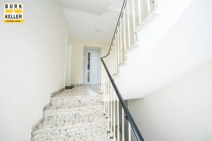 Treppenaufgang zur Haustüre